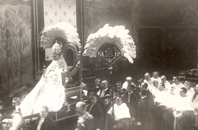 Papa Benedetto XV con tiara